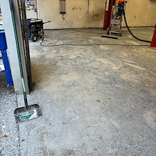 Auto-Body-Shop-in-Johnston-City-IL-Ditches-Epoxy-And-Chooses-Polyaspartic-Coating 4